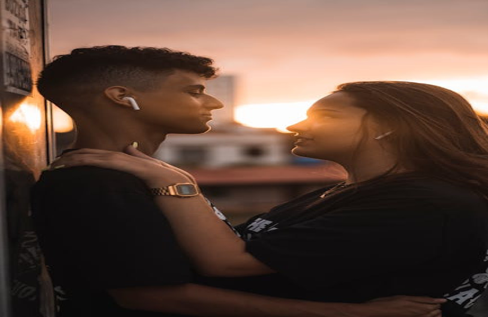 Waarom is Santorini een populaire bestemming voor een romantische vakantie?