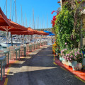 Agios Sostis centrum op Zakynthos: praktische reistips voor strand, haven en vervoer