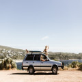 Ga je binnenkort op vakantie? Deze banden passen het best onder je auto